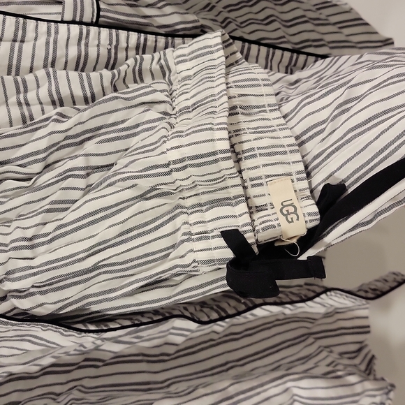 UGG 2 piece set PJS - Picture 2 of 3